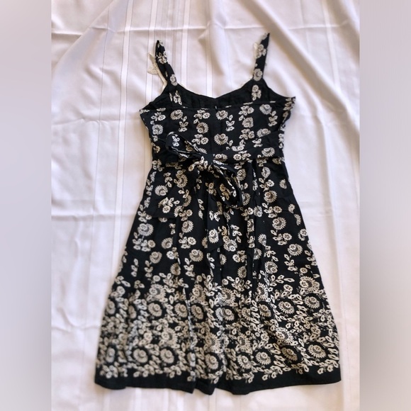 Navy and White Floral Dress with Lace Accents - Picture 16 of 16